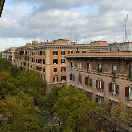 Vaticanfox 4* Rom
